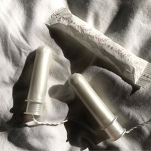 Carica l'immagine nel visualizzatore di Gallery, Queesy: tamponi con applicatore compatto e bustina biodegradabile